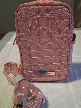 Women's Croc-Embossed Pink Crossbody Phone Bag